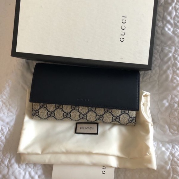 Gucci Handbags - Navy & Cream Double G Gucci Envelope Wallet Gucci Handbags - Navy & Cream Double G Gucci Envelope Wallet